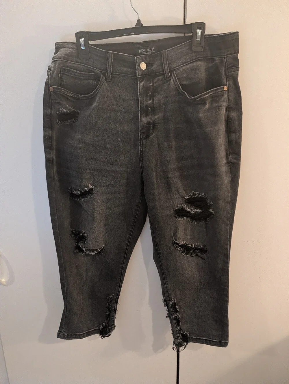 Judy Blue Women's 18W Distressed Black Skinny Fit Capri Jeans